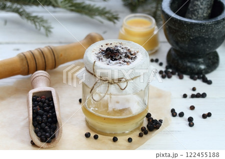 Filtering of medicinal cream from dried common juniper berries, lat. Juniperus communis. Filtering of medicinal cream from dried common juniper berries, lat. Juniperus communis. 122455188