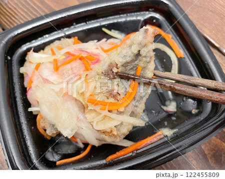 真あじの南蛮漬け 揚げた鰺の甘酢漬け 122455809