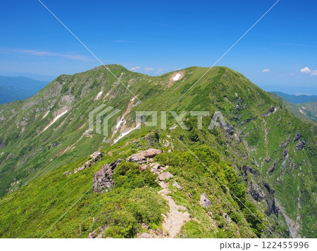 谷川岳・オキノ耳から望む夏の一ノ倉岳と茂倉岳 谷川岳・オキノ耳から望む夏の一ノ倉岳と茂倉岳 122455996