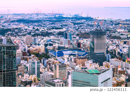 日本の横浜都市景観 横浜スタジアムや関内駅前のベースゲート横浜関内タワーなどを望む=令和7年1月 日本の横浜都市景観 横浜スタジアムや関内駅前のベースゲート横浜関内タワーなどを望む=令和7年1月 122456111