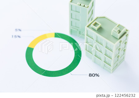 割合グラフと会社の企業ビル 122456232