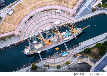 日本の横浜都市景観 桜木町駅前・日本丸などを望む＝令和7年1月19日 122456466