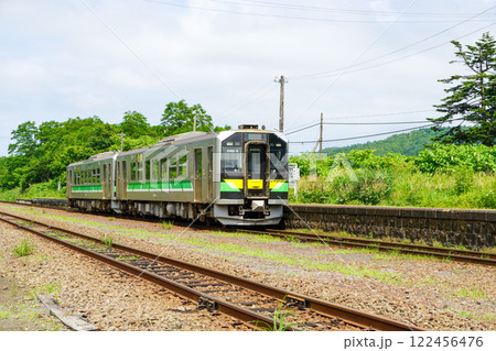 然別駅にて、H100形気動車（JR北海道） 122456476