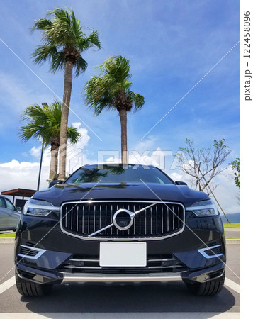 真夏に海辺へドライブしたボルボSUV 真夏に海辺へドライブしたボルボSUV 122458096