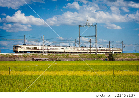 湖西線を走行する国鉄型車両117系 湖西線を走行する国鉄型車両117系 122458137