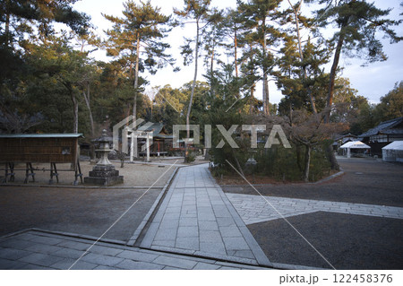 今宮神社　楼門から望む境内 122458376