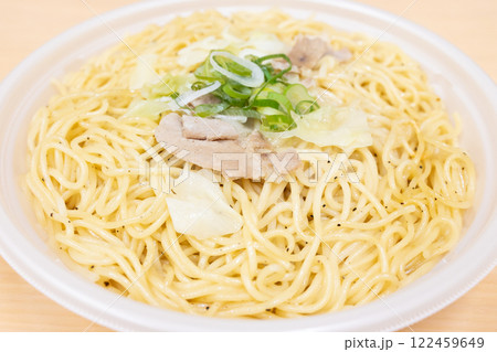 コンビニ食品の美味しい葱塩焼きそば 122459649