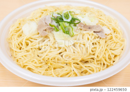 コンビニ食品の美味しい葱塩焼きそば コンビニ食品の美味しい葱塩焼きそば 122459650