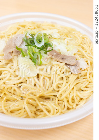 コンビニ食品の美味しい葱塩焼きそば コンビニ食品の美味しい葱塩焼きそば 122459651