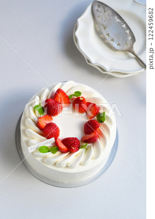 サントノーレ絞りのショートケーキ 122459682