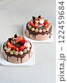 並んだクリスマスケーキ 122459684