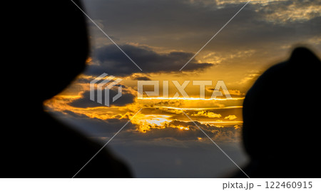 夕焼けを望む 夕焼けを望む 122460915