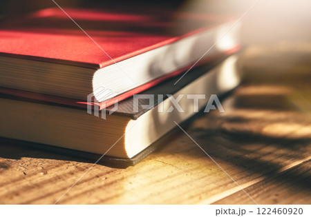 二冊の本 122460920