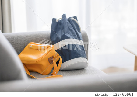 黄色の通園カバンとプールバッグ 黄色の通園カバンとプールバッグ 122460961