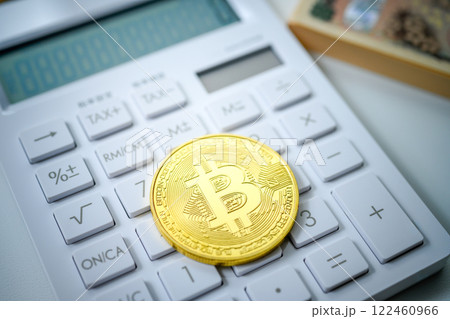 電卓とビットコイン 122460966