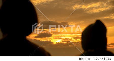 夕焼けを望む 122461033