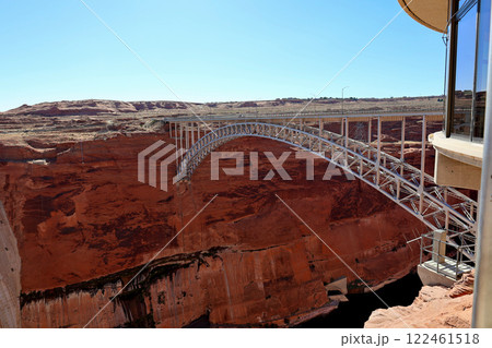 グレンキャニオンダム橋　アメリカ　アリゾナ州 122461518