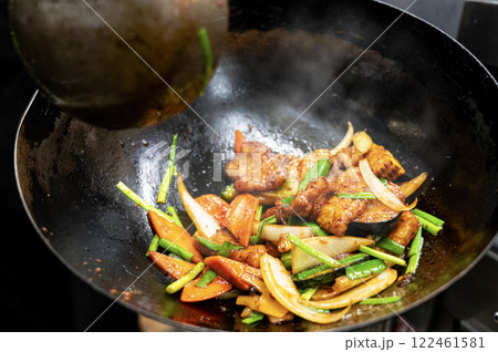 中華料理を作る 122461581