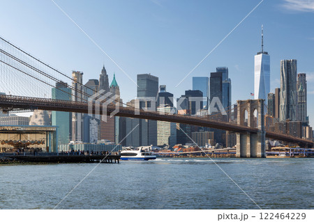 Iconic view of Brooklyn Bridge with Manhattan skyscrapers 122464229