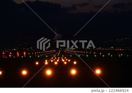 伊丹空港から離陸する飛行機 伊丹空港から離陸する飛行機 122466924