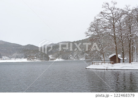 信濃大町　冬の木崎湖 122468379
