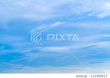 薄く雲が覆う空 クールカラー 薄く雲が覆う空 クールカラー 122468817