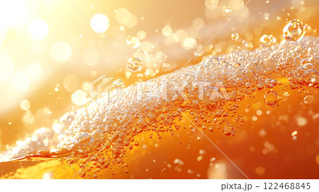 金色のビールのような炭酸の泡のテクスチャ背景 122468845