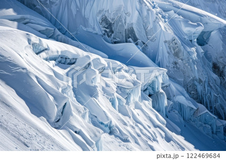 Majestic Snow-Covered Mountain Range Majestic Snow-Covered Mountain Range 122469684