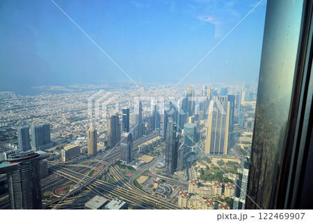 ドバイ_バージ・カリファ展望台から望む風景 ドバイ_バージ・カリファ展望台から望む風景 122469907