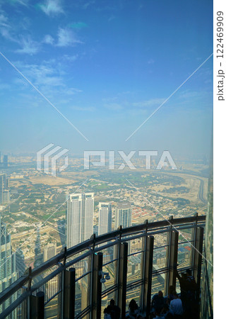 ドバイ_バージ・カリファ展望台から望む風景 ドバイ_バージ・カリファ展望台から望む風景 122469909