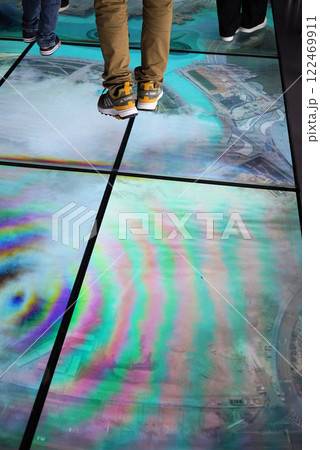 ドバイ_バージ・カリファ展望台の風景 122469911