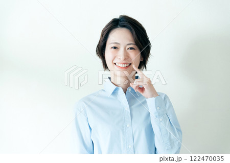 健康的な歯の女性 122470035