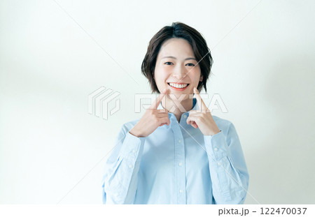 健康的な歯の女性 健康的な歯の女性 122470037