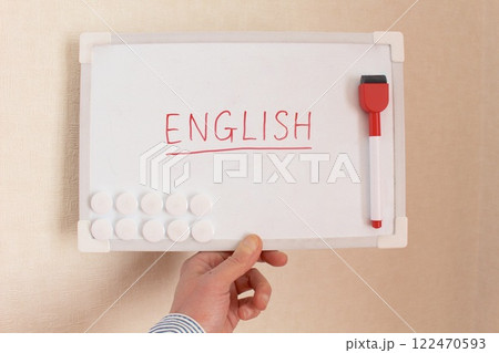 ENGLISHと書いたホワイトボード ENGLISHと書いたホワイトボード 122470593
