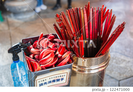 台湾 龍山寺 おみくじの棒と筊(ジャオペイ) 台湾 龍山寺 おみくじの棒と筊(ジャオペイ) 122471000