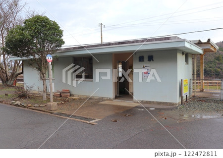 山陰本線 鎧駅の駅舎(兵庫県香美町) 山陰本線 鎧駅の駅舎(兵庫県香美町) 122472811