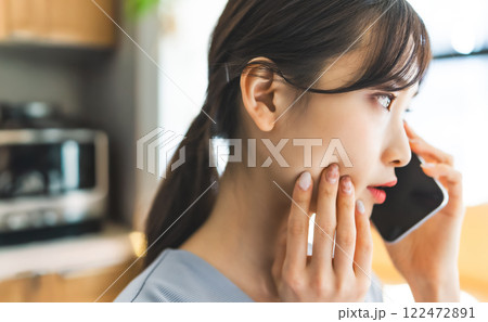 女性ポートレート 122472891