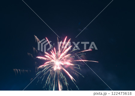 花火 キラキラ輝くもの 線香花火 122473618