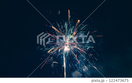 花火 キラキラ輝くもの 線香花火 122473675