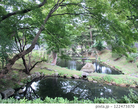 盛岡・桜山神社散策で鶴が池を眺めて 122473870