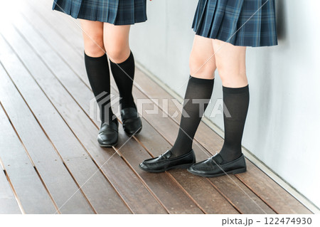 女子高校生・女子高生・女子中学生のローファー・スクールローファー・ハイソックス 女子高校生・女子高生・女子中学生のローファー・スクールローファー・ハイソックス 122474930