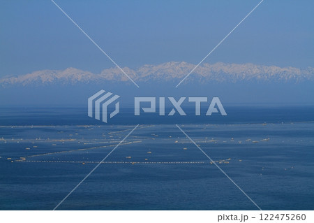 (とやまビューポイント)富山 氷見からの海越し 雪の立山連峰 5月 (とやまビューポイント)富山 氷見からの海越し 雪の立山連峰 5月 122475260