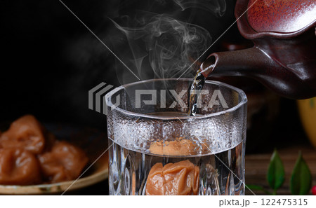 焼酎の梅割り 焼酎の梅割り 122475315