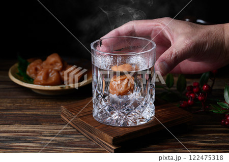 焼酎の梅割り 122475318