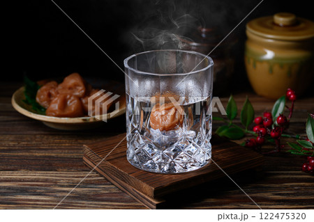 焼酎の梅割り 122475320
