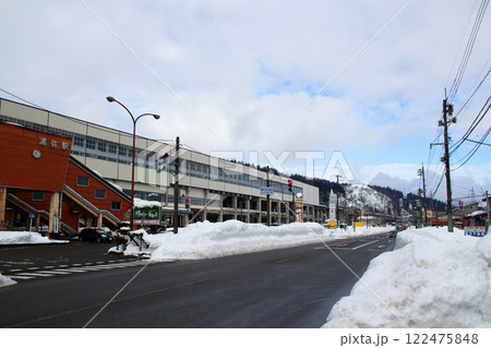 冬の浦佐駅東口にて（新潟県南魚沼市） 122475848