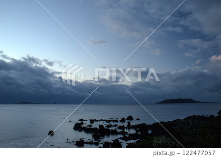 ＜五島の風景＞荒天の鐙瀬溶岩海岸 122477057