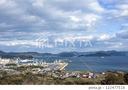 <五島の風景>曇り空の五島市とサルベージ船 <五島の風景>曇り空の五島市とサルベージ船 122477518