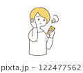スマホを操作しながら困惑する女性 122477562