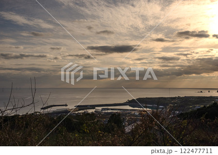 <五島の風景>崎山町付近の光芒射す街並み <五島の風景>崎山町付近の光芒射す街並み 122477711